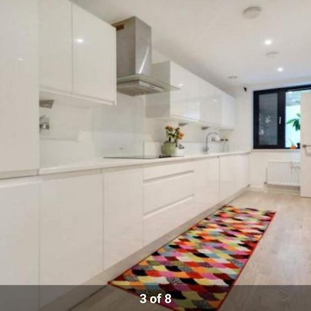 London Holiday Home Newly Refurbished - Entire 4 Bedroom Private House With Kitchen, Living Room & Private Garden - 1 Cape House London, Within 30 Mins From Central London, London Bridge & Canary Wharf Luaran gambar