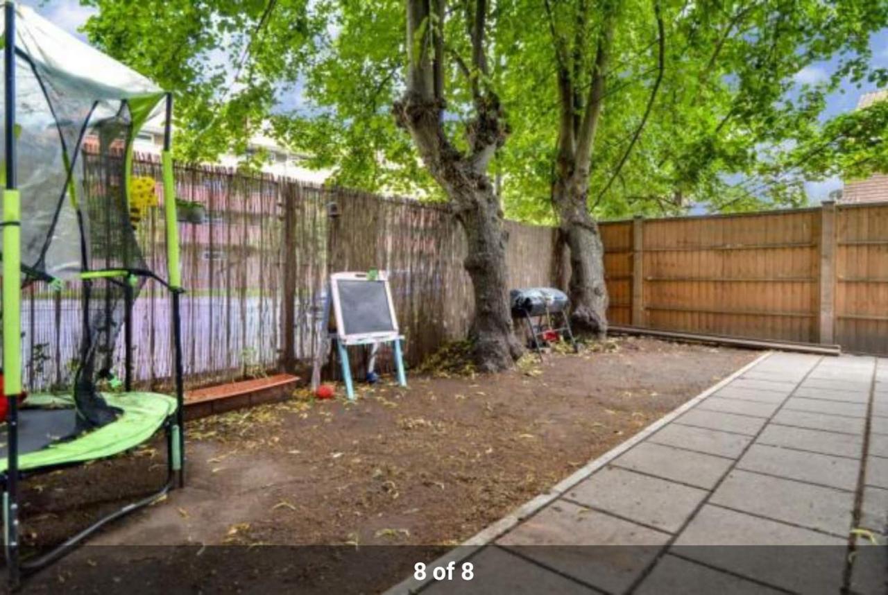 London Holiday Home Newly Refurbished - Entire 4 Bedroom Private House With Kitchen, Living Room & Private Garden - 1 Cape House London, Within 30 Mins From Central London, London Bridge & Canary Wharf Luaran gambar