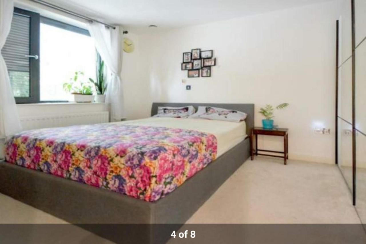 London Holiday Home Newly Refurbished - Entire 4 Bedroom Private House With Kitchen, Living Room & Private Garden - 1 Cape House London, Within 30 Mins From Central London, London Bridge & Canary Wharf Luaran gambar