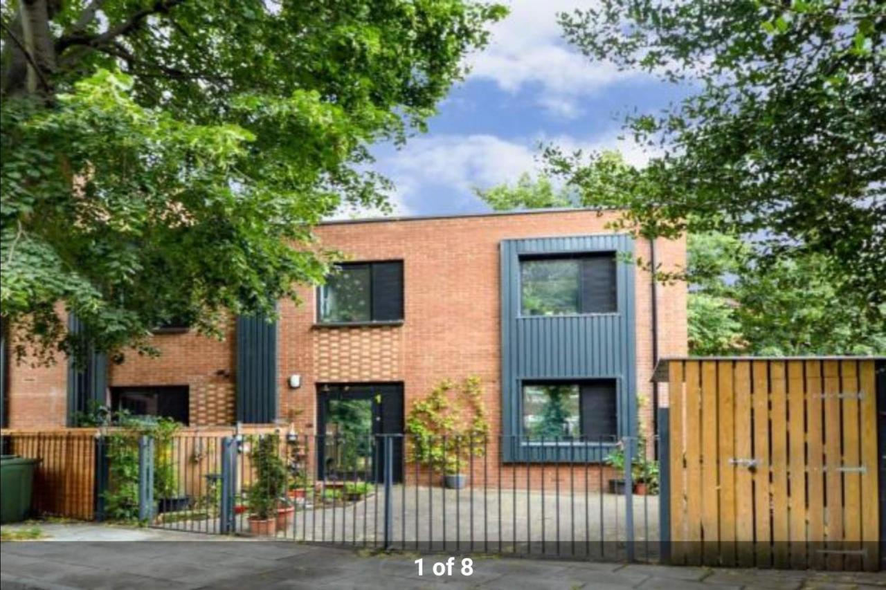 London Holiday Home Newly Refurbished - Entire 4 Bedroom Private House With Kitchen, Living Room & Private Garden - 1 Cape House London, Within 30 Mins From Central London, London Bridge & Canary Wharf Luaran gambar
