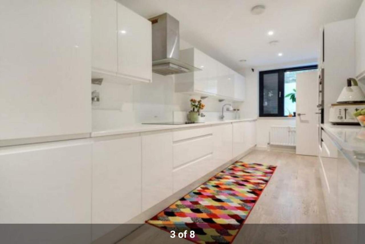 London Holiday Home Newly Refurbished - Entire 4 Bedroom Private House With Kitchen, Living Room & Private Garden - 1 Cape House London, Within 30 Mins From Central London, London Bridge & Canary Wharf Luaran gambar